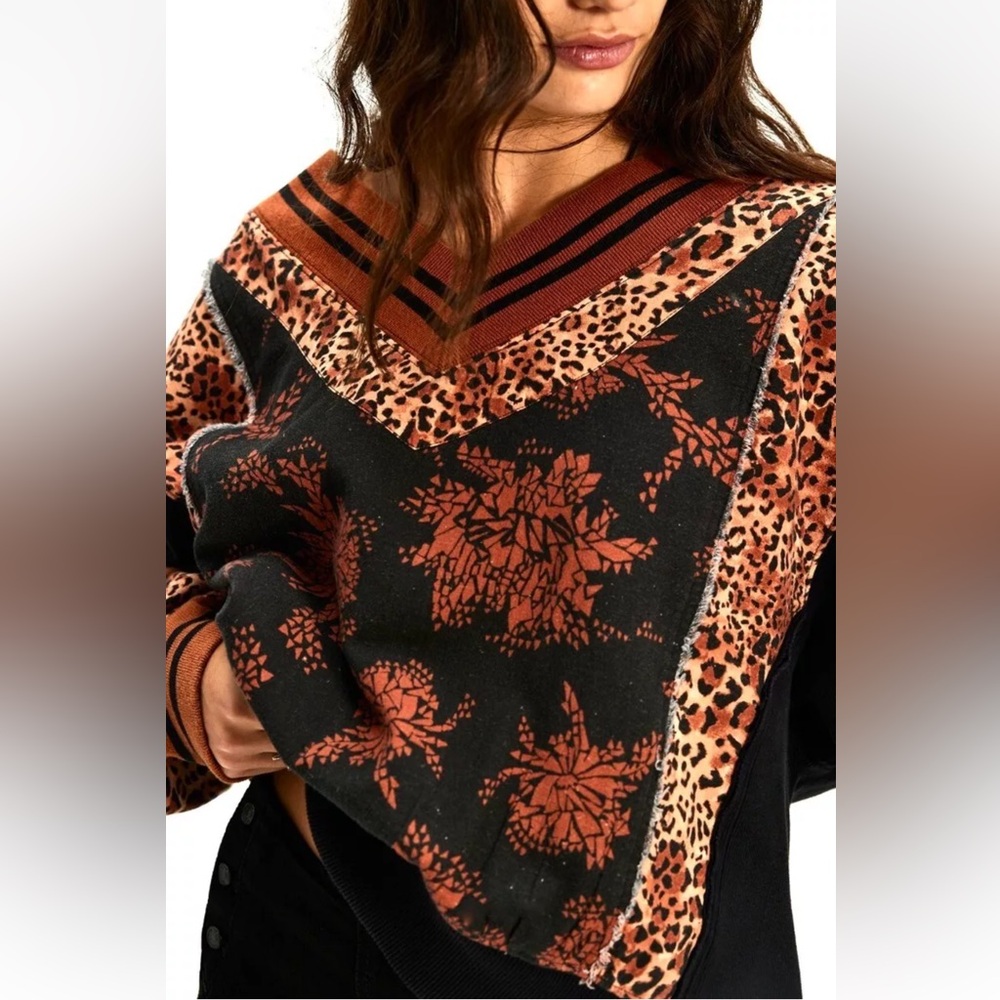 Free People Lucy Sweatshirt Animal Leopard Black V Neck Crop Patchwork - Picture 6 of 6